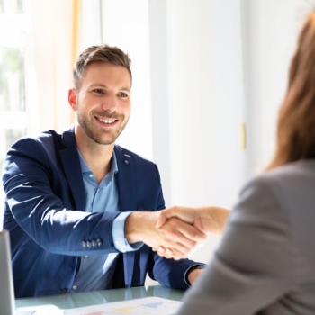 Bewerbung Gespräch Symbol Quadrat  Foto iStock Andrey Popov